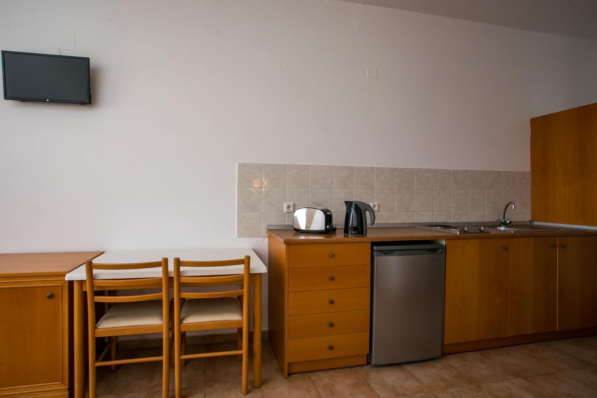 Lambis Studios & Apartments ลินดอส ภายนอก รูปภาพ