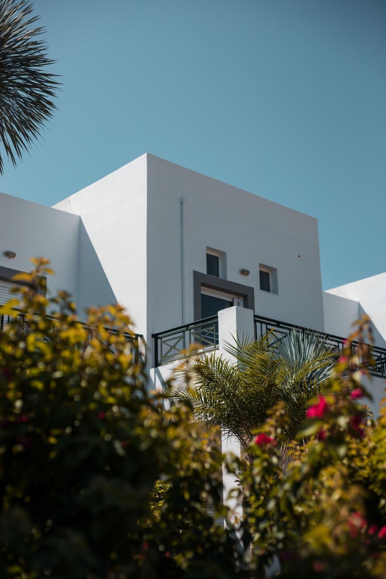 Lambis Studios & Apartments ลินดอส ภายนอก รูปภาพ