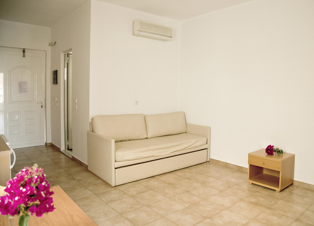 Lambis Studios & Apartments ลินดอส ภายนอก รูปภาพ